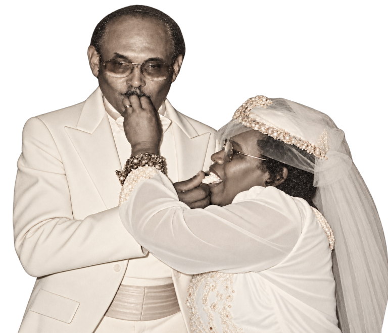 vintage wedding cake moment 2